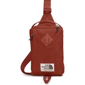 THE NORTH FACE Berkeley Field Bag Brandy Brown/Coal Brown, skims colors